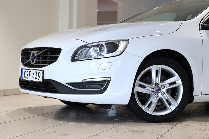 Volvo V60 T3 152hk Momentum VOC Värmare PDC Årsskatt 888kr