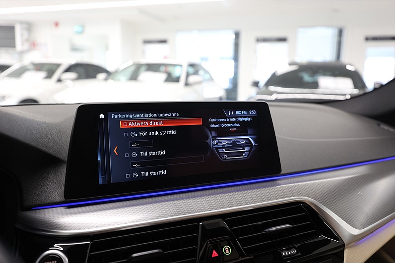 BMW 540i xDrive Touring 340hk M Sport Pano H/K HUD Drag