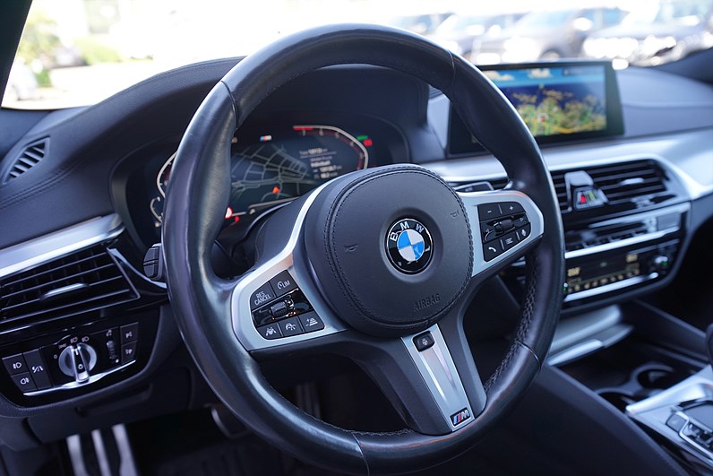 BMW 540i xDrive Touring 340hk M Sport B&W Pano HUD