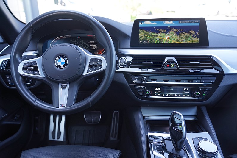 BMW 540i xDrive Touring 340hk M Sport B&W Pano HUD