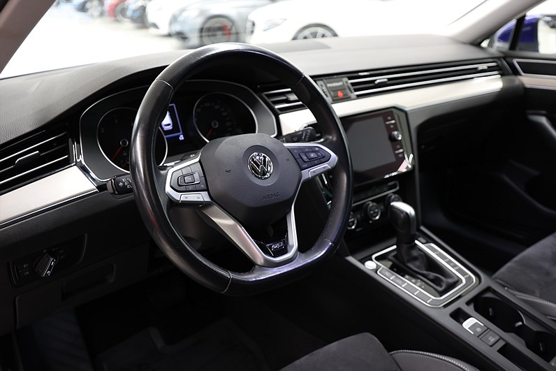 Volkswagen Passat 2.0 TDI 4M R-Line Executive Värmare Drag