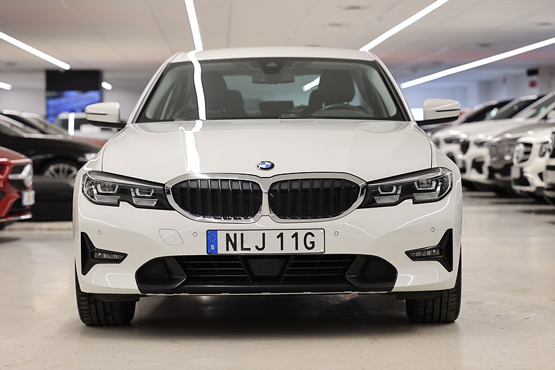 BMW 330e Sedan 292hk Sport Line Navi B-kamera Drag LEASBAR