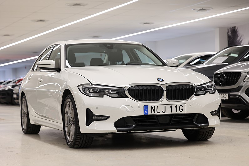 BMW 330e Sedan 292hk Sport Line Navi B-kamera Drag LEASBAR