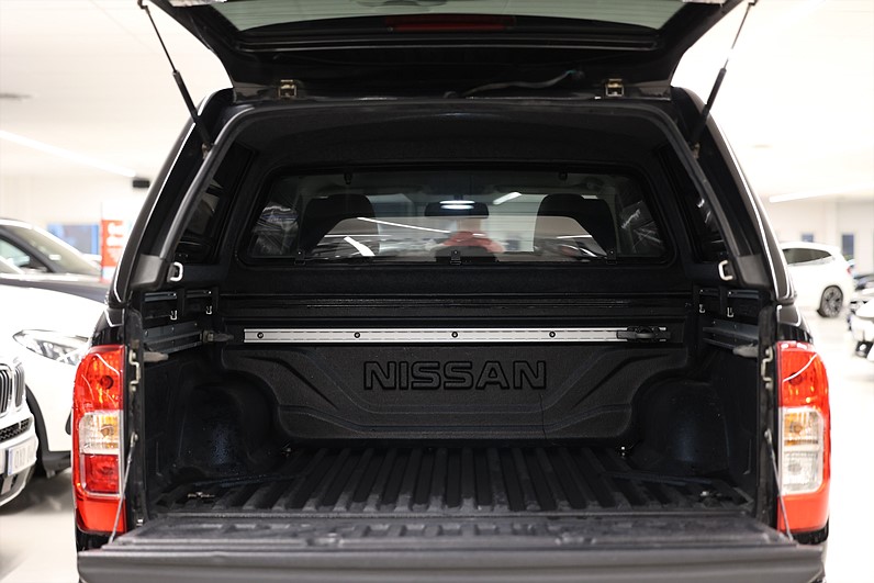 Nissan Navara 2.3 dCi 4WD 190hk N Guard Kåpa Taklucka Drag MOMS