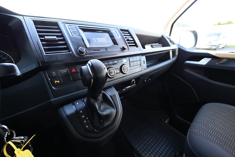 Volkswagen Caravelle 2.0 TDI 150hk Comfortline 8-SITS Värmare Drag