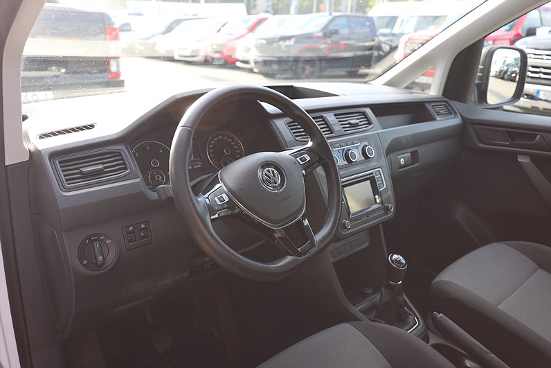 Volkswagen Caddy 2.0 TDI Maxi Skåp 102hk Drag Värmare