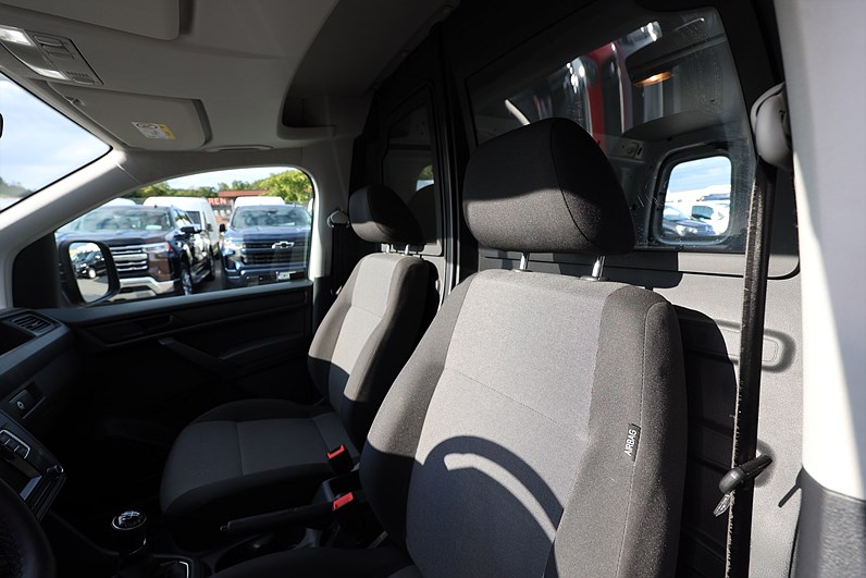 Volkswagen Caddy 2.0 TDI Maxi Skåp 102hk Drag Värmare