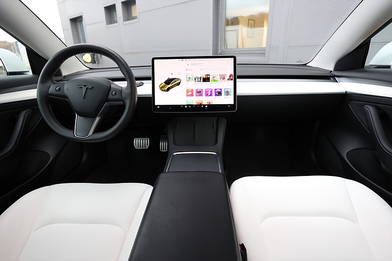 Tesla Model 3 Performance AWD Pano Premium AP Svensksåld