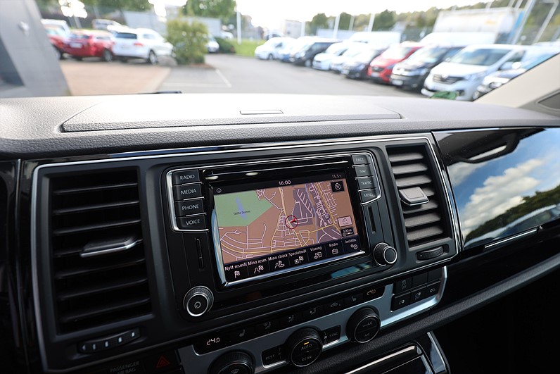 Volkswagen Multivan 2.0 TDI 4M 204hk Highline 7-Sits Taklucka Värmare B-kamera