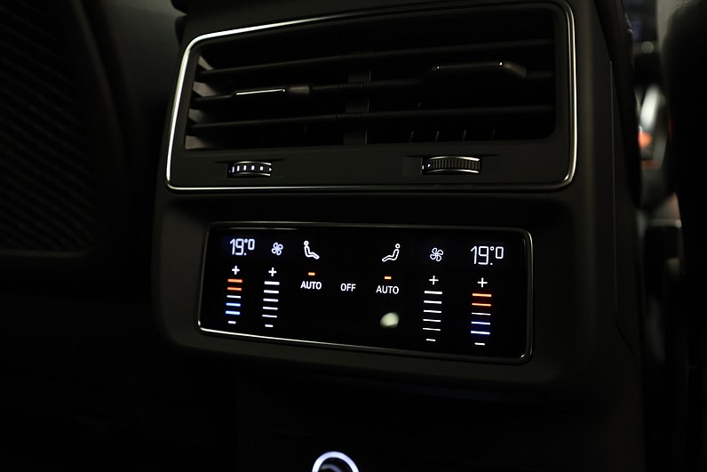Audi SQ8 TDI 435hk Optik B&O Värmare Night Vision Drag