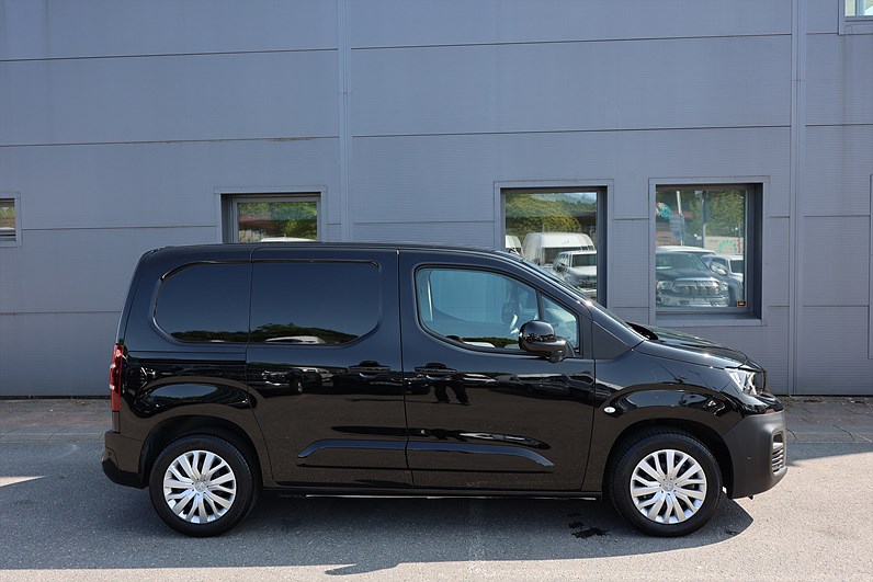 Peugeot Partner 1.2T 130hk LEASBAR B-kamera PDC Carplay